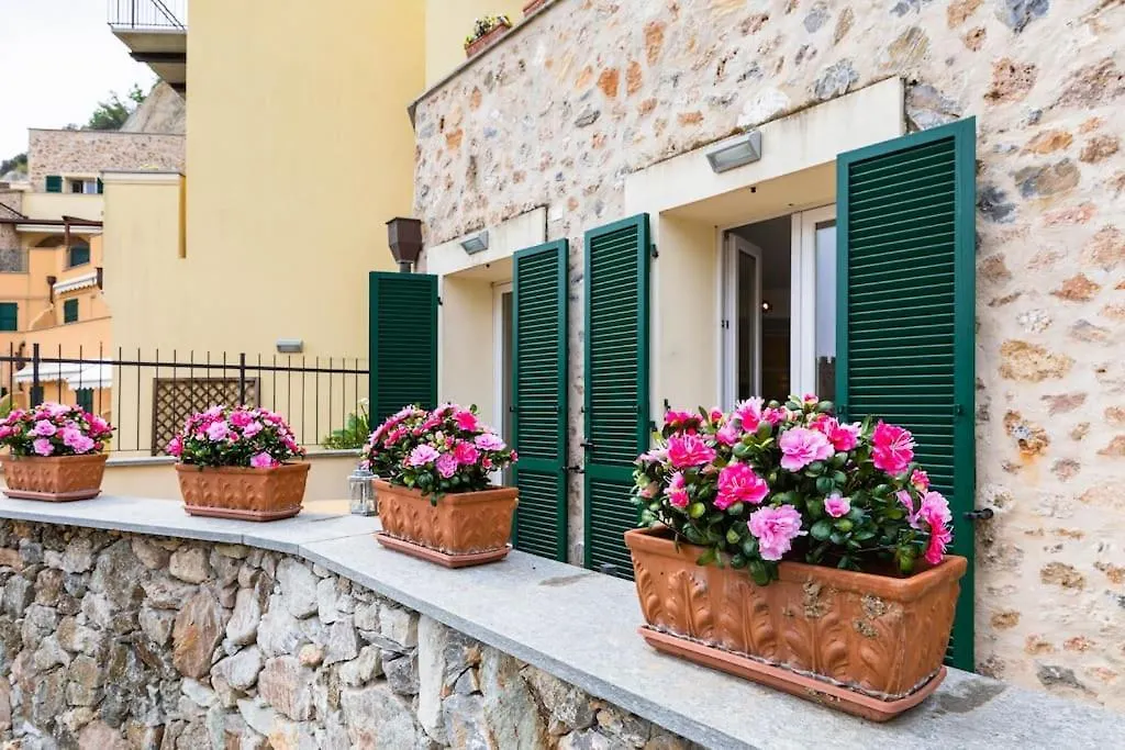 Vita Del Borgo Di Mare Wifi Aria Cond Possibilita Di Box Noli Italië