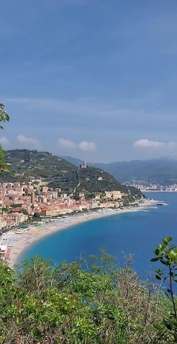 Vita Del Borgo Di Mare Wifi Aria Cond Possibilita Di Box Noli