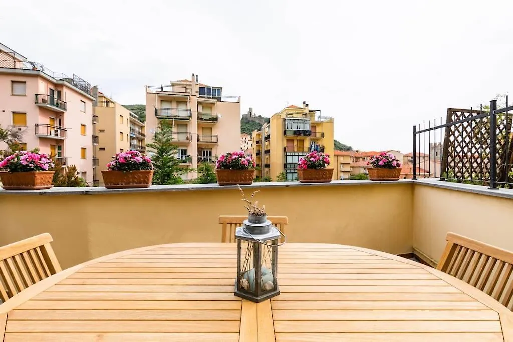 Vita Del Borgo Di Mare Wifi Aria Cond Possibilita Di Box Noli Italy