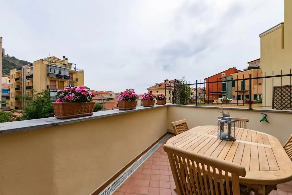 Vita Del Borgo Di Mare Wifi Aria Cond Possibilita Di Box Noli Itálie