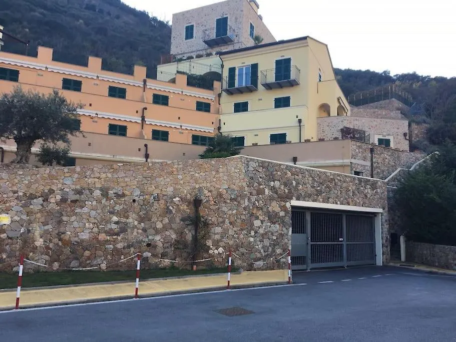 Vita Del Borgo Di Mare Wifi Aria Cond Possibilita Di Box Noli