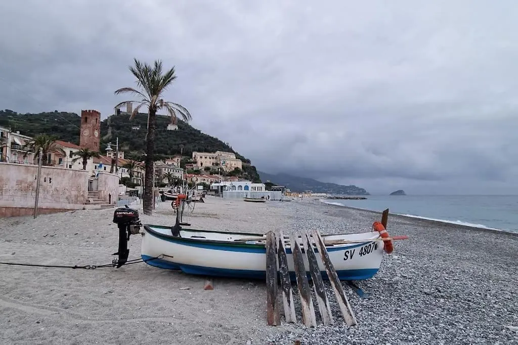 Vita Del Borgo Di Mare Wifi Aria Cond Possibilita Di Box Noli