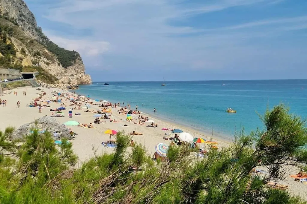 Vita Del Borgo Di Mare Wifi Aria Cond Possibilita Di Box Noli